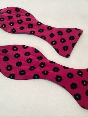 Carrot & Gibbs Handmade Silk Bow Tie Pink With Black Floral Hand Made